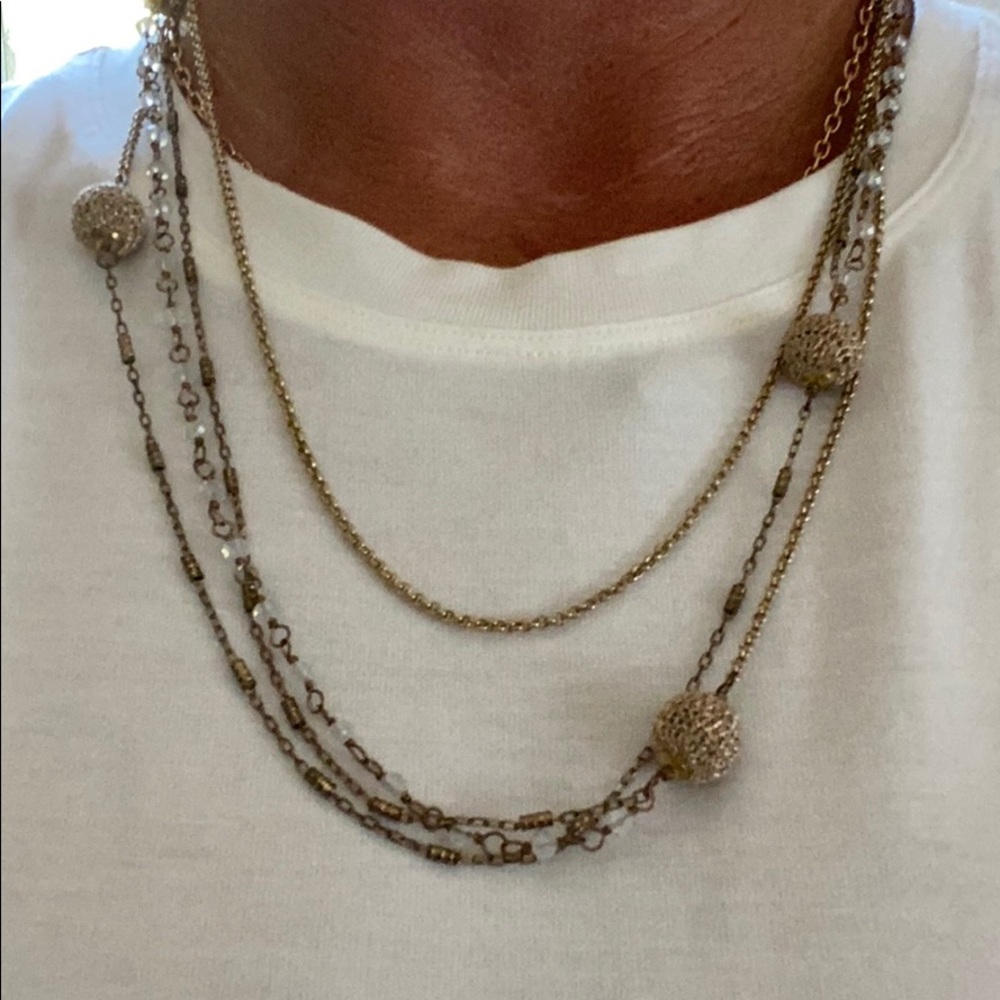 Stunning gold tone necklace with sparkles galore!